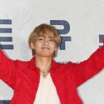 V de BTS estrenó 'Love Me Again', su primer video musical y canción en solitario