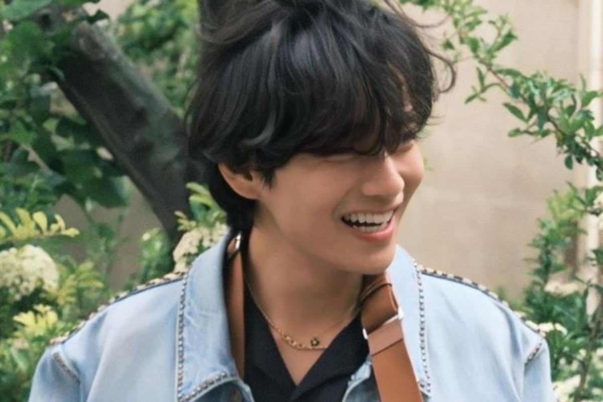 V de BTS estrenó 'Love Me Again', su primer video musical y canción en solitario