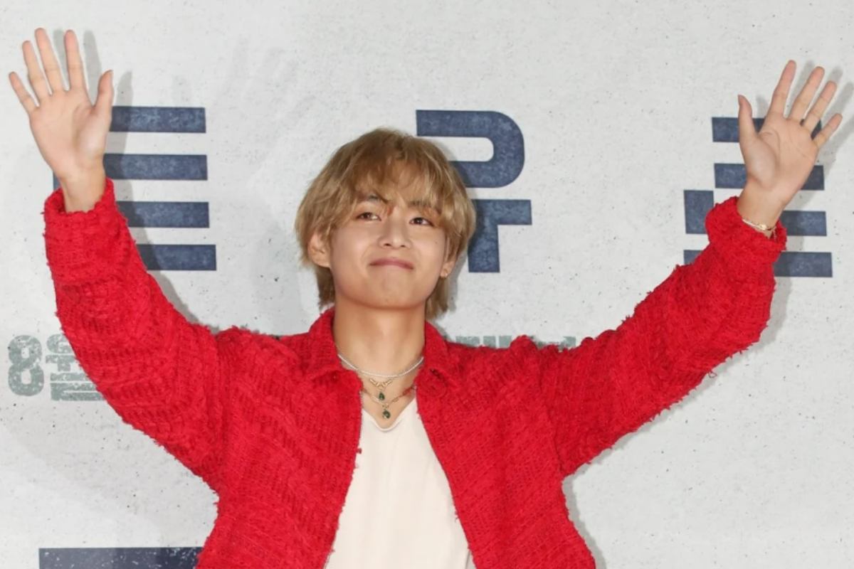 V de BTS estrenó 'Love Me Again', su primer video musical y canción en solitario