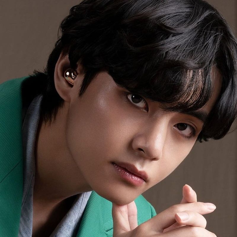 Taehyung de BTS vuelve a romper estereotipos de género con encantadora acción