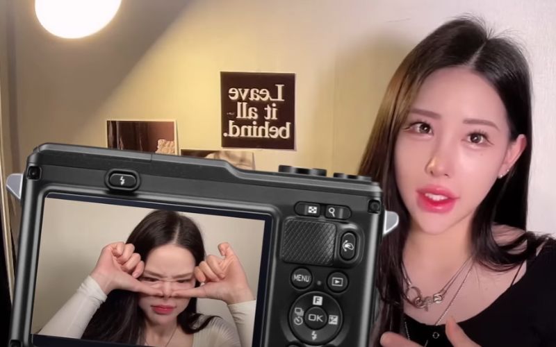Youtuber coreana se golpea fuertemente en su rostro para demostrar que no se hizo cirugías plásticas