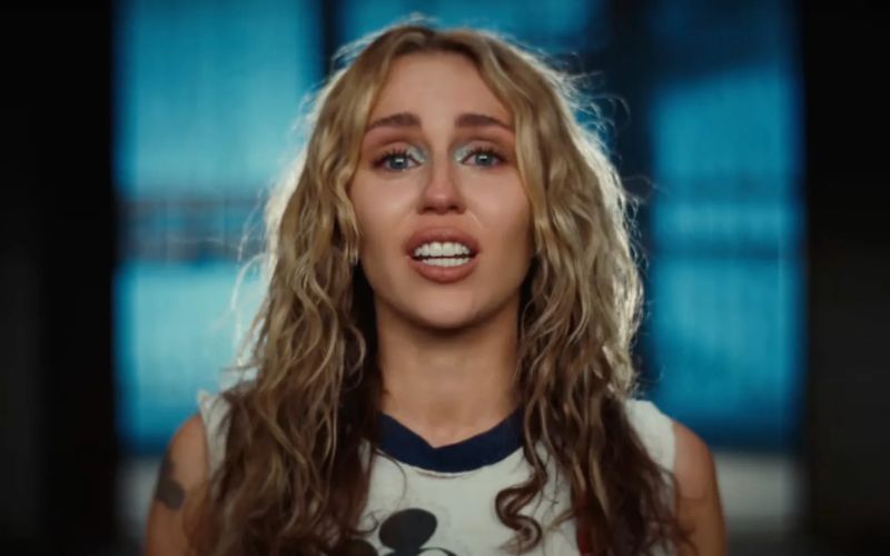 Miley Cyrus presentó una orden de alejamiento contra un acosador que se  presentó en su casa de Estados Unidos