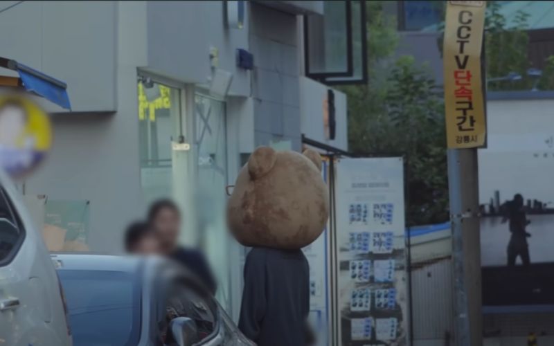 V de BTS se disfrazó de oso y sorprendió al ARMY con inesperada invitación