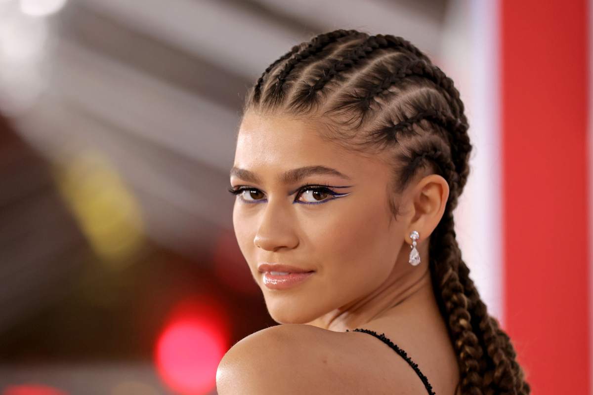 Zendaya genera suspiros en redes sociales al mostrarse con un diminuto y arriesgado top