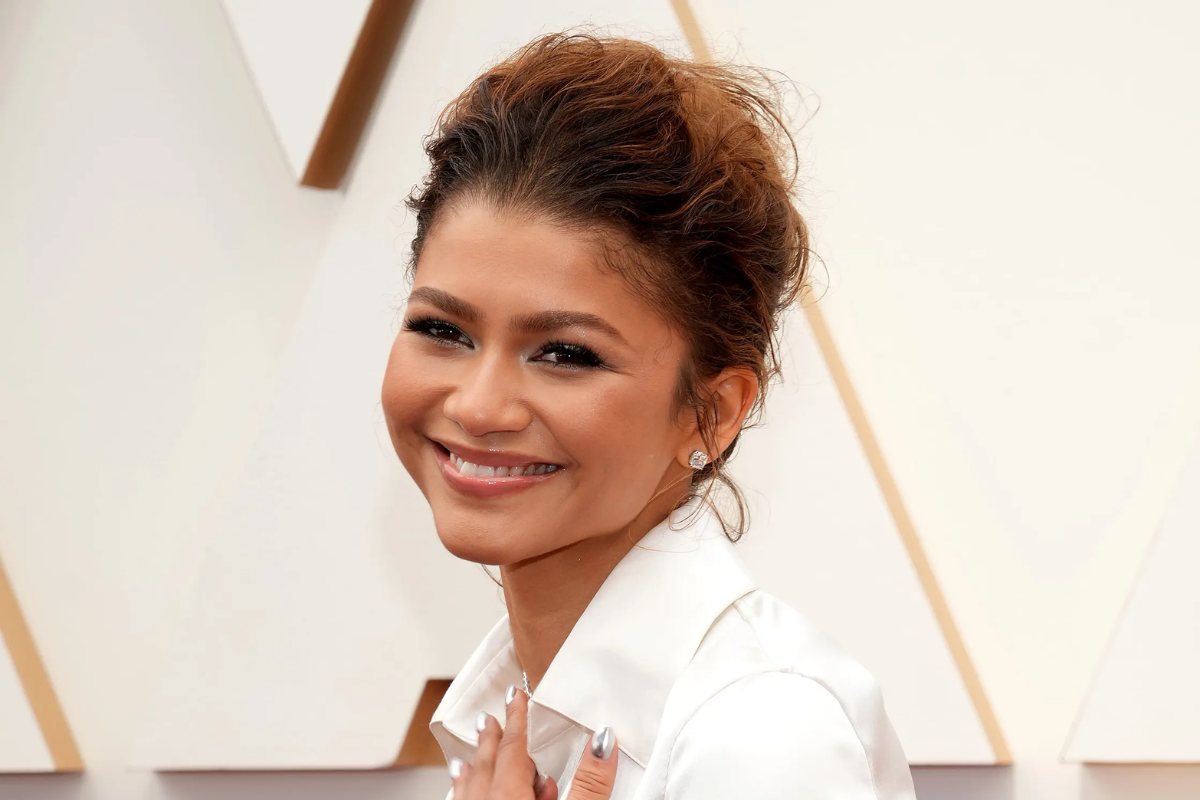 Zendaya genera suspiros en redes sociales al mostrarse con un diminuto y arriesgado top
