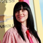 Billie Eilish mostró su nuevo tatuaje en la espalda