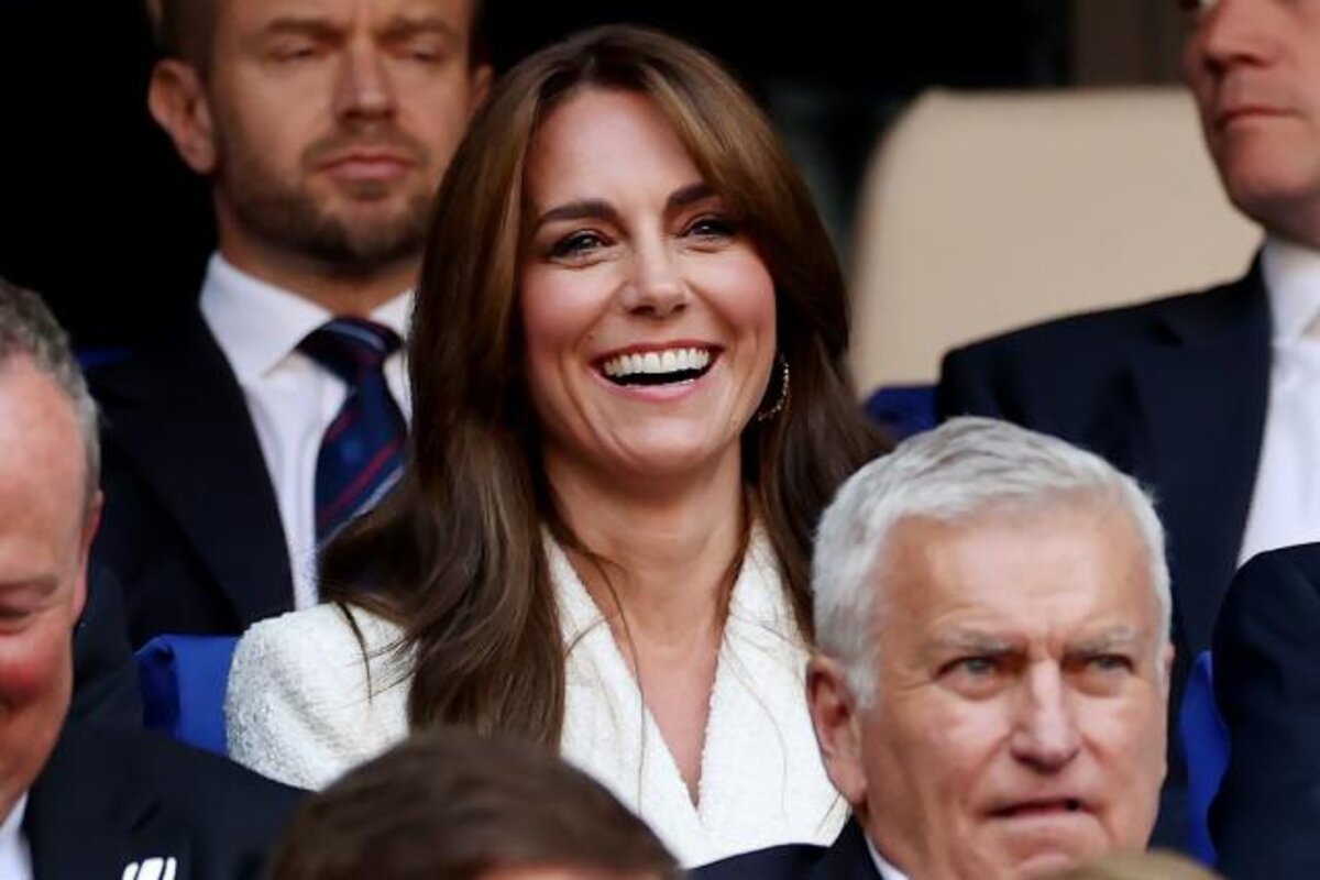 Hombres le piden matrimonio a Kate Middleton y se burlan del Príncipe William