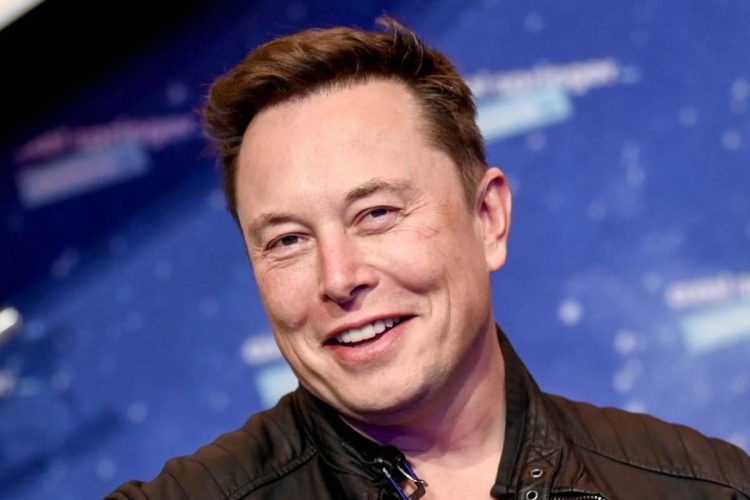 Crean petición para que Kathy Bates interprete a Elon Musk en una película biográfica A24