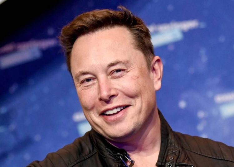 Crean petición para que Kathy Bates interprete a Elon Musk en una película biográfica A24