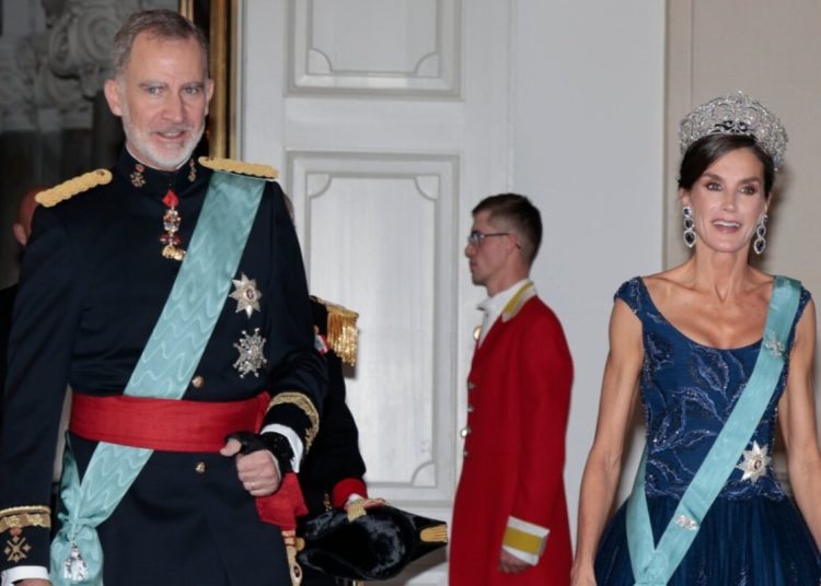 Discusiones de la reina Letizia con el rey Felipe VI por otra mujer, genera preocupación en la Casa Real española
