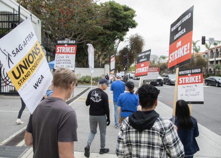La huelga de los sindicatos de Hollywood culminan definitivamente con un gran acuerdo