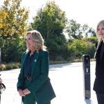 La primera dama de los Estados Unidos presenta a Rosé de BLACKPINK en el Foro Económico de Asia y el Pacífico