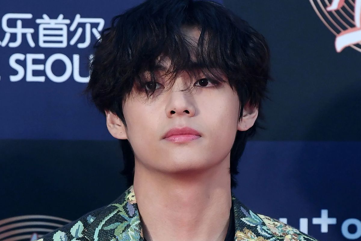 V de BTS deleita al ARMY con sensuales fotografías mientras interactúa por medio de Instagram