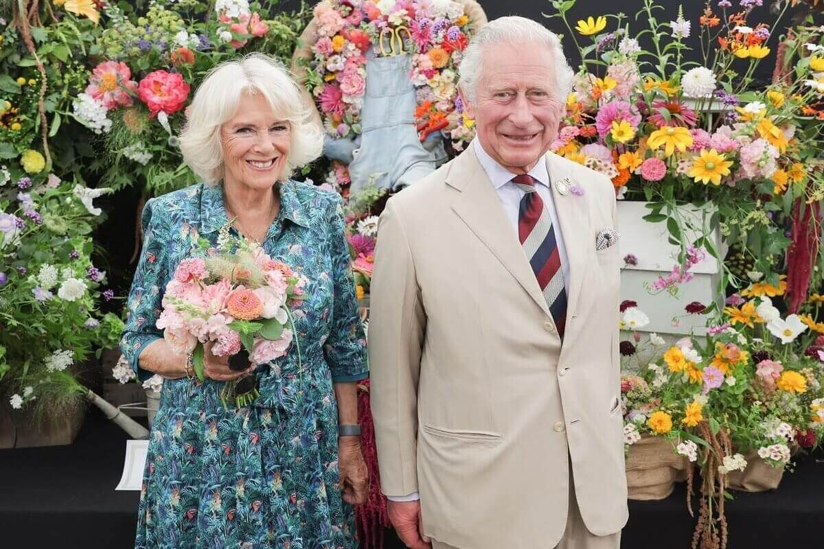 El ex esposo de la reina Camilla permitía que ella tuviera una relación alterna con el rey Carlos III