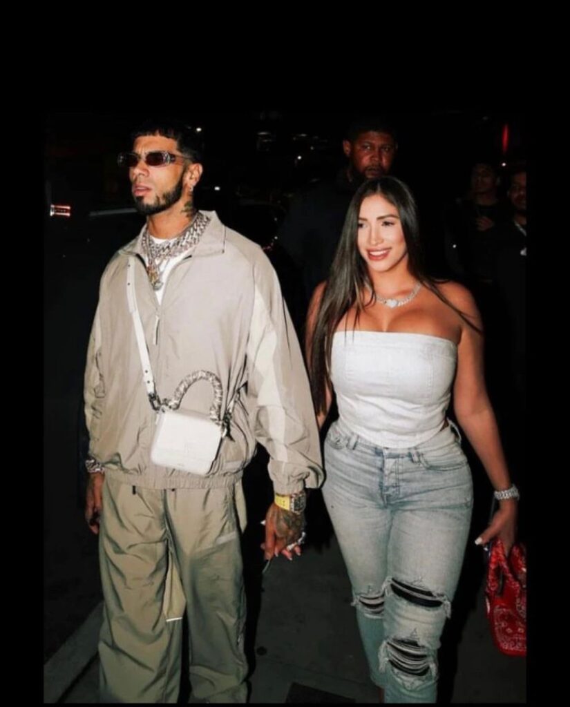 Ella es Laury Saveedra, la novia presuntamente trans de Anuel AA