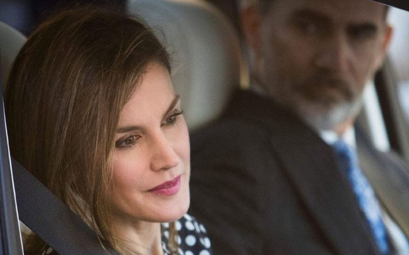 Se reporta que la reina Letizia de España estaría devastada tras acusaciones de infidelidad a Felipe VI