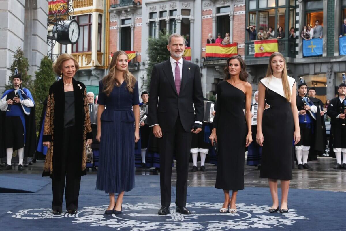 Piden pruebas de ADN a las hijas de la reina Letizia porque dudan que sean del rey Felipe VI