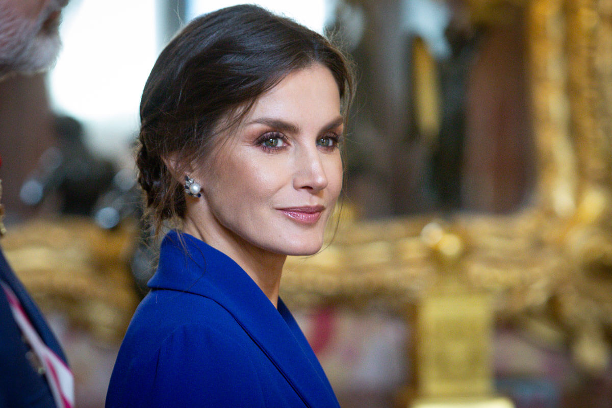 La reina Letizia busca medidas para recuperar la confianza de la monarquía tras escándalo de infidelidad