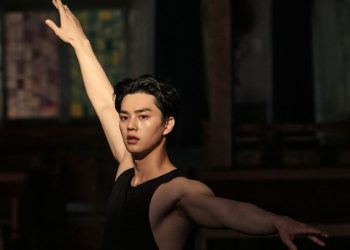 ¿A Song Kang le fascina hacer escenas de desnudos?, los internautas aseguran que a el actor le gusta modelar su esculpido cuerpo en sus K-Dramas