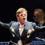 Elton John consigue el legendario estatus de EGOT gracias a su último Emmy ganado