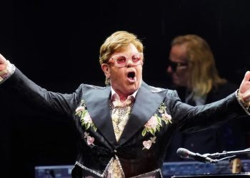 Elton John consigue el legendario estatus de EGOT gracias a su último Emmy ganado