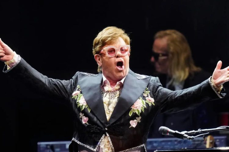 Elton John consigue el legendario estatus de EGOT gracias a su último Emmy ganado