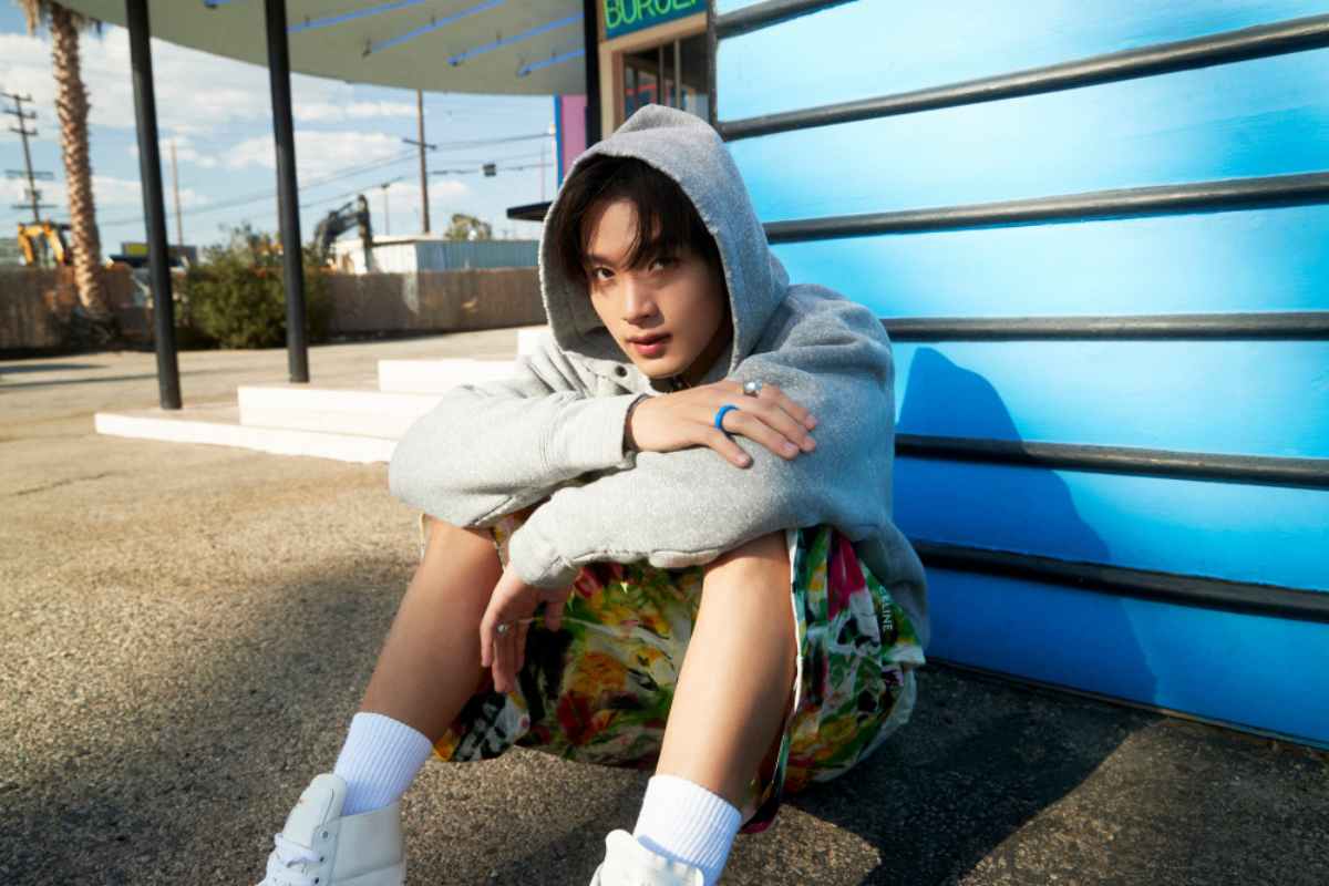 Haechan de NCT es captado fumando mientras practica con sus compañeros detrás de escenas