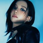 La inesperada reacción de Karina de aespa tras recibir un ramo de flores vacío por parte de un fan