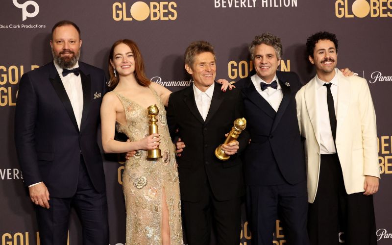 'Oppenheimer' y 'Poor Things' demuestran superioridad a 'Barbie' opacándola por completo en los Golden Globes 2024