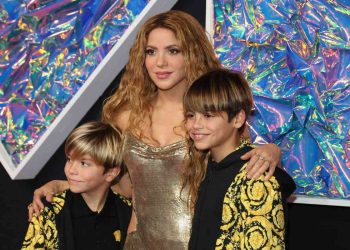 Shakiraa enfrenta grave problema con los padres de familia del lujoso colegio donde estudian Sasha y Milan