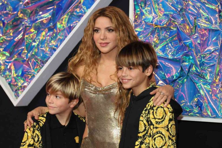 Shakiraa enfrenta grave problema con los padres de familia del lujoso colegio donde estudian Sasha y Milan