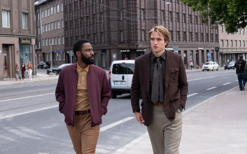 Un fan de Christopher Nolan explica la trama de 'Tenet' a su cita, y su reacción es bastante inesperada