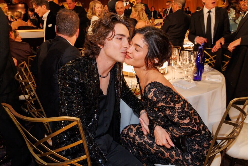 El antiguo beso de Selena Gomez y Timothee Chalamet que habría puesto celosa a Kylie Jenner durante los Golden Globes 2024