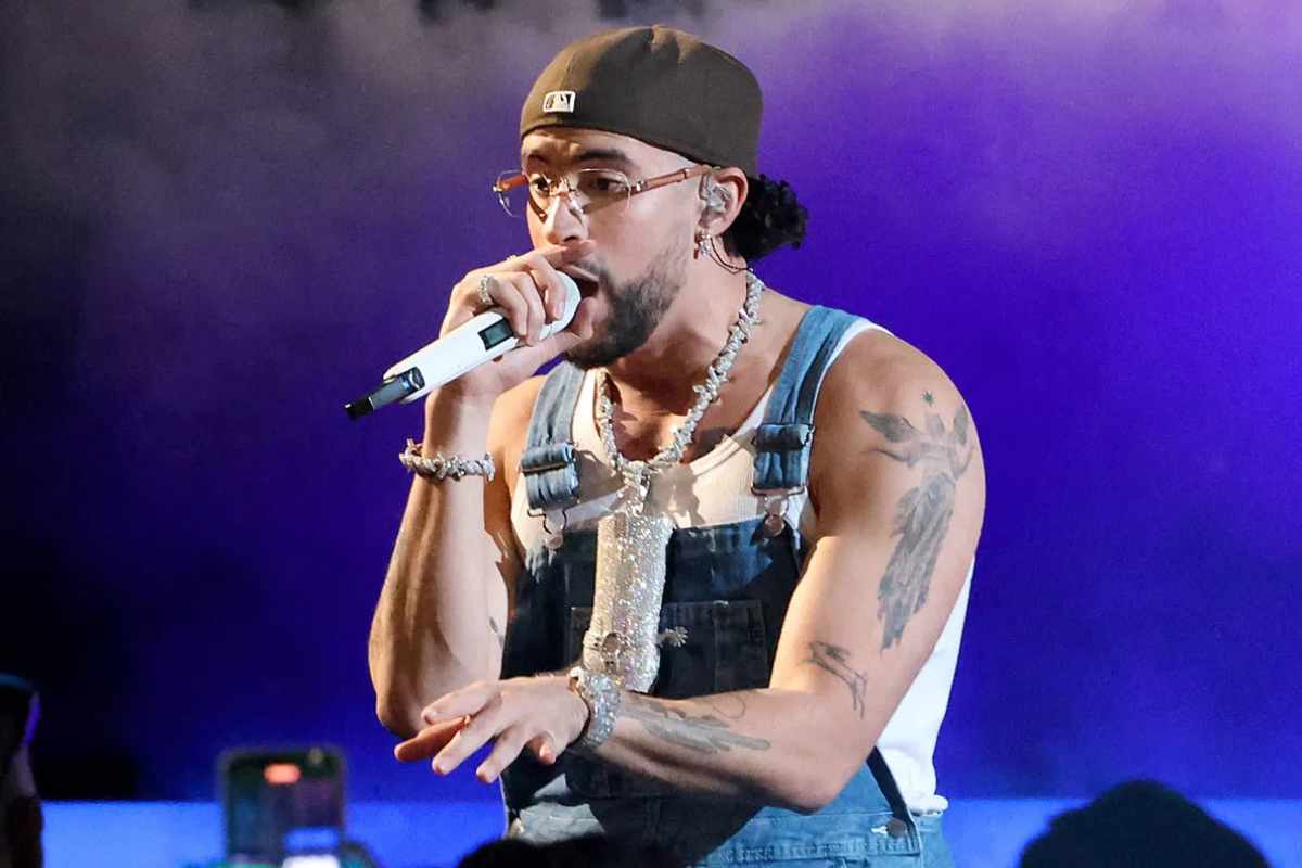Bad Bunny bajo fuego por utilizar un animal para en uno de sus conciertos