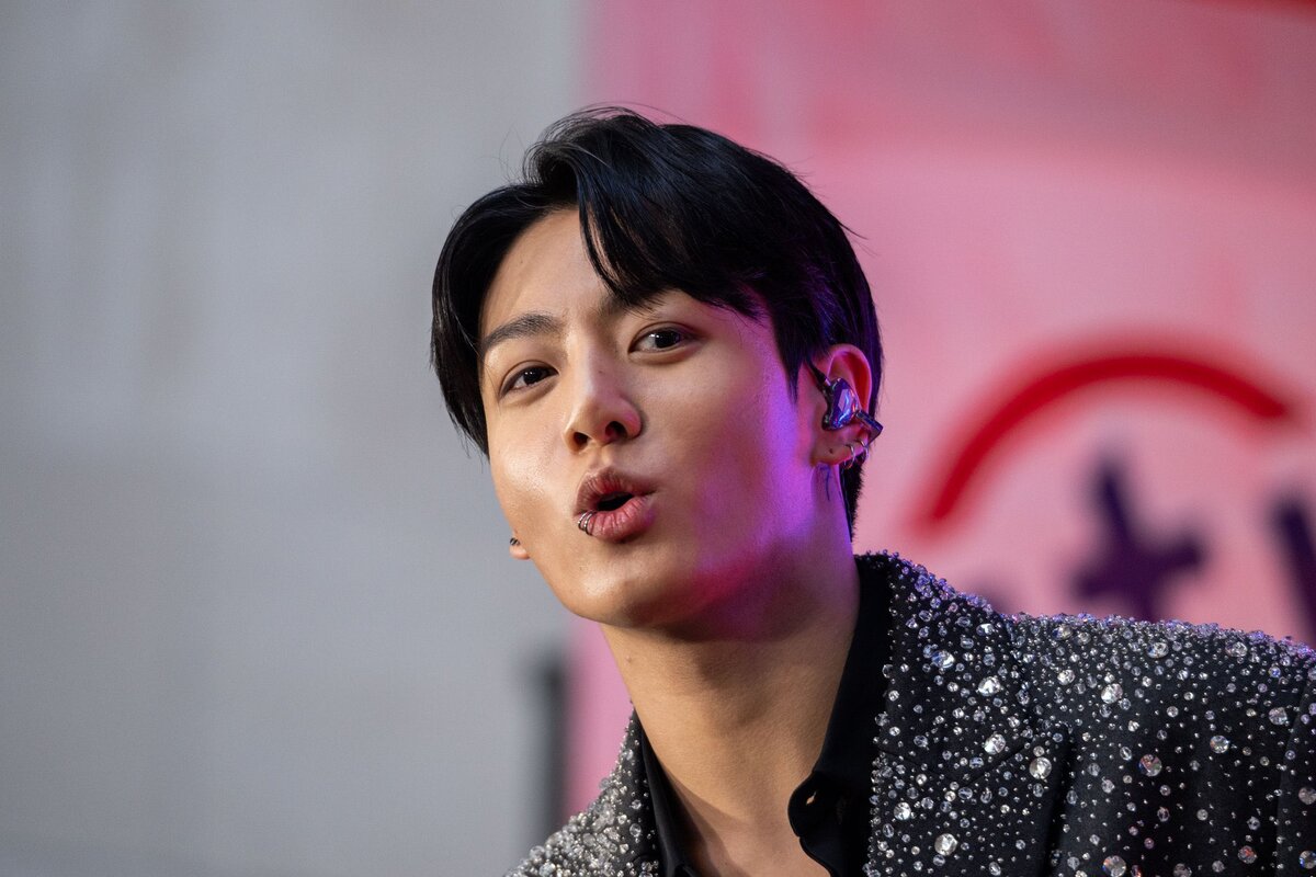 Divulgan otra foto de Jungkook de BTS con su uniforme militar en el ejército