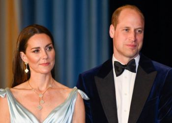 El príncipe William asiste a los Premios BAFTA y da información sobre la salud de Kate Middleton