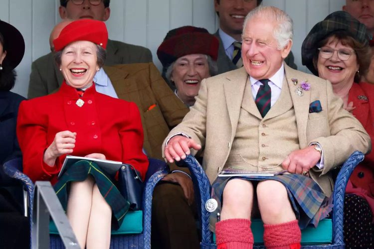El rey Carlos III es reemplazado por la princesa Ana en la ceremonia del Castillo de Windsor