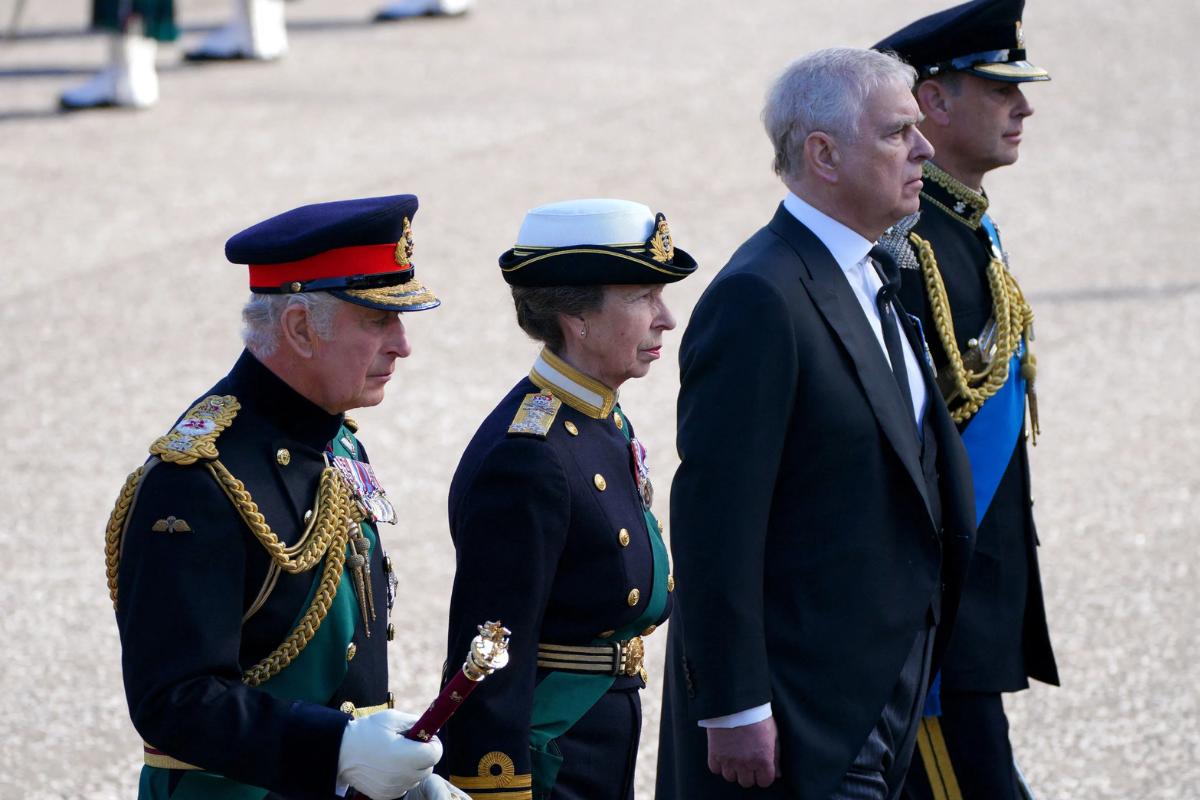 Así es la relación del rey Carlos III con sus hermanos en medio del diagnóstico de cáncer