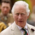 El rey Carlos III permite ver de manera más íntima las cartas que le han enviado por su recuperación