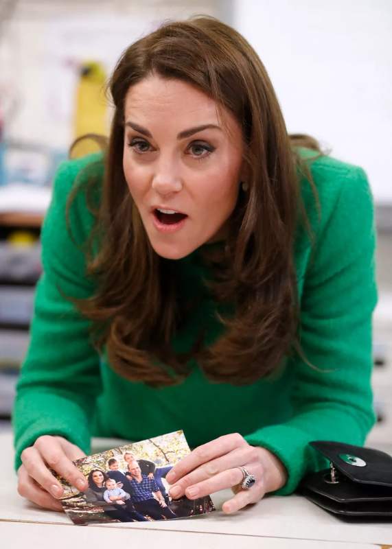 ¿Quiénes son las personas que aparecen en la fotografía que Kate Middleton guarda en su bolso como un tesoro?
