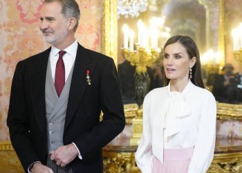La reina Letizia rinde un sentido homenaje a su esposo, el rey Felipe VI, y a sus suegros