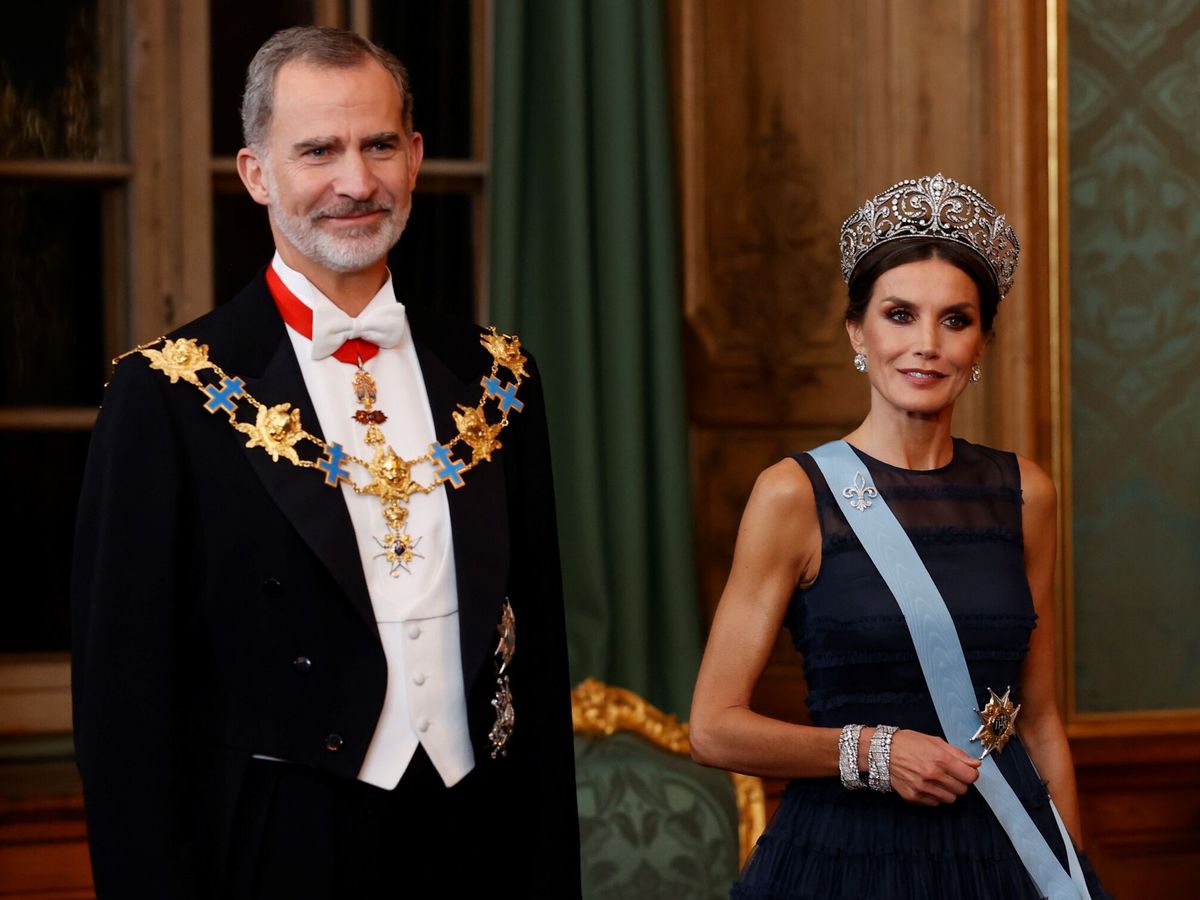 El rey Felipe VI también estaría engañando a la reina Letizia con una multimillonaria