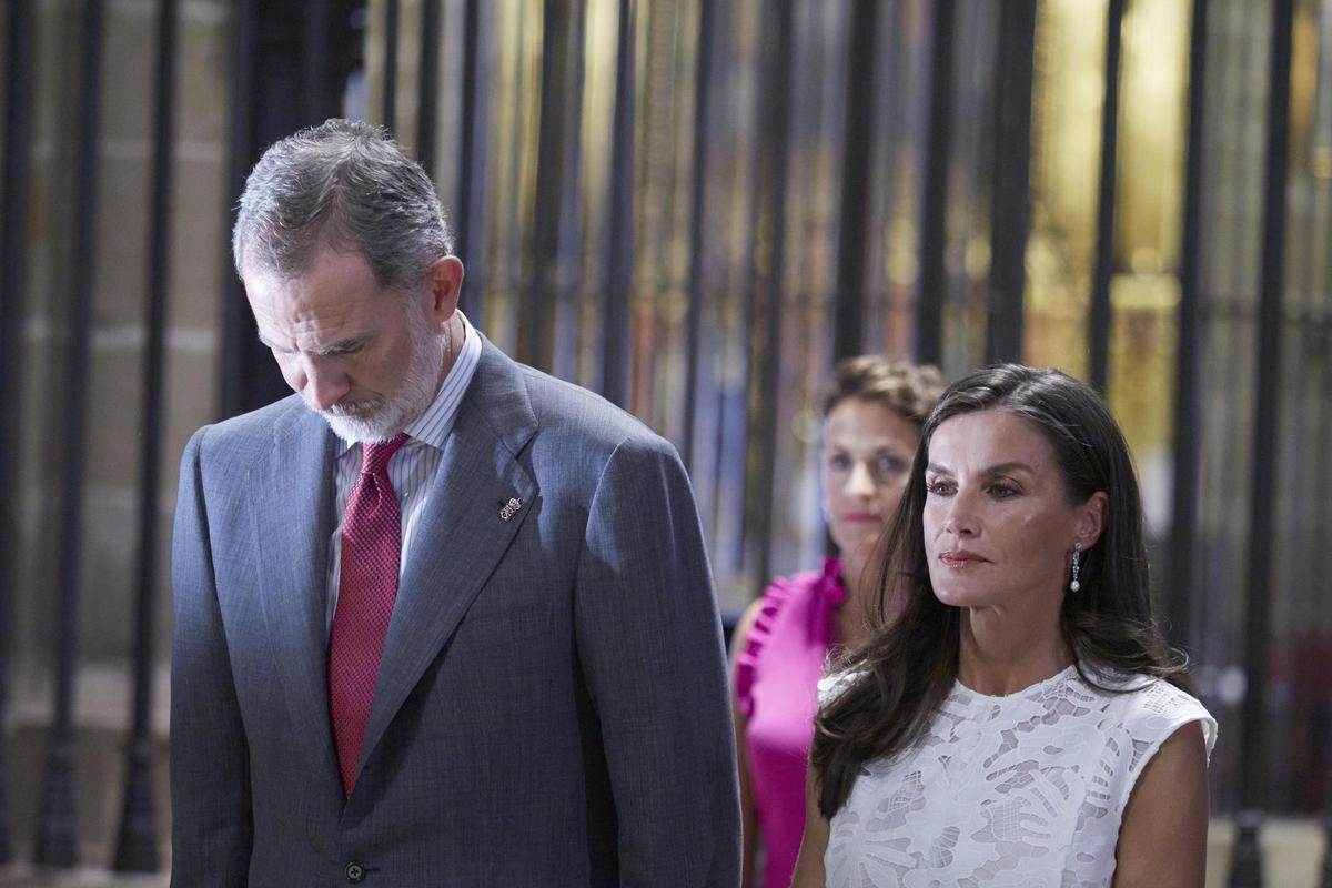 El rey Felipe VI llevaría un mes sin dormir en la Casa Real junto a la reina Letizia