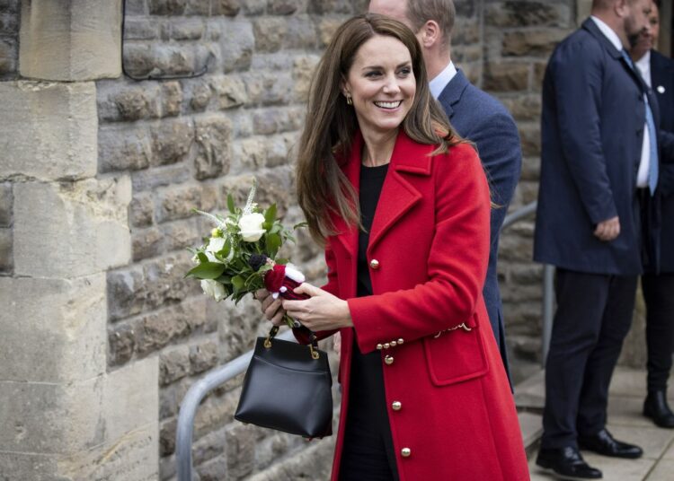 Acusan a Kate Middleton de ser una "portadora del caos y burla" para la familia real británica