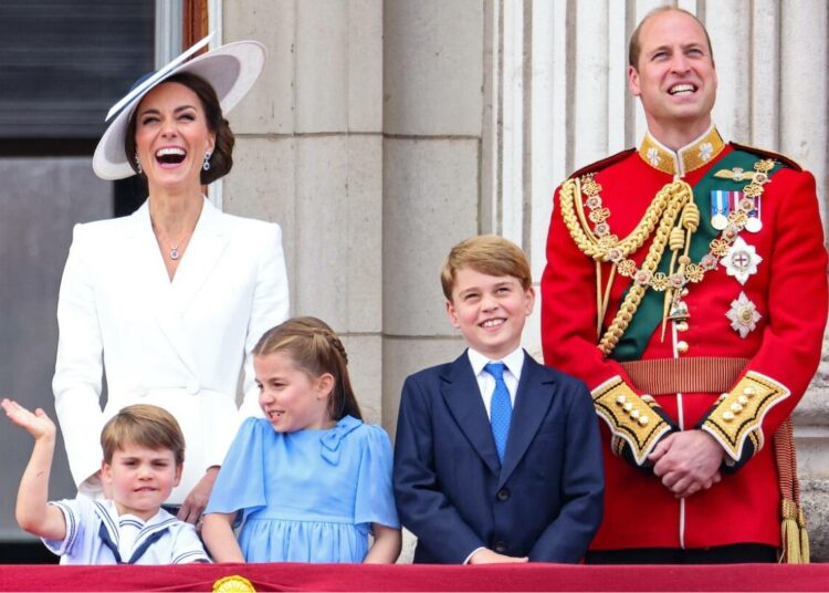 El príncipe William adoptó diferentes enfoques para revelar el cáncer de Kate Middleton a sus tres pequeños hijos