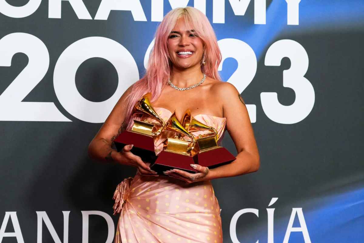 Avión privado que transportaba a Karol G hace un aterrizaje de emergencia en Los Ángeles