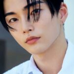 Seunghan de RIIZE fue visto en el metro leyendo cartas de sus fans por su posible eliminación del grupo