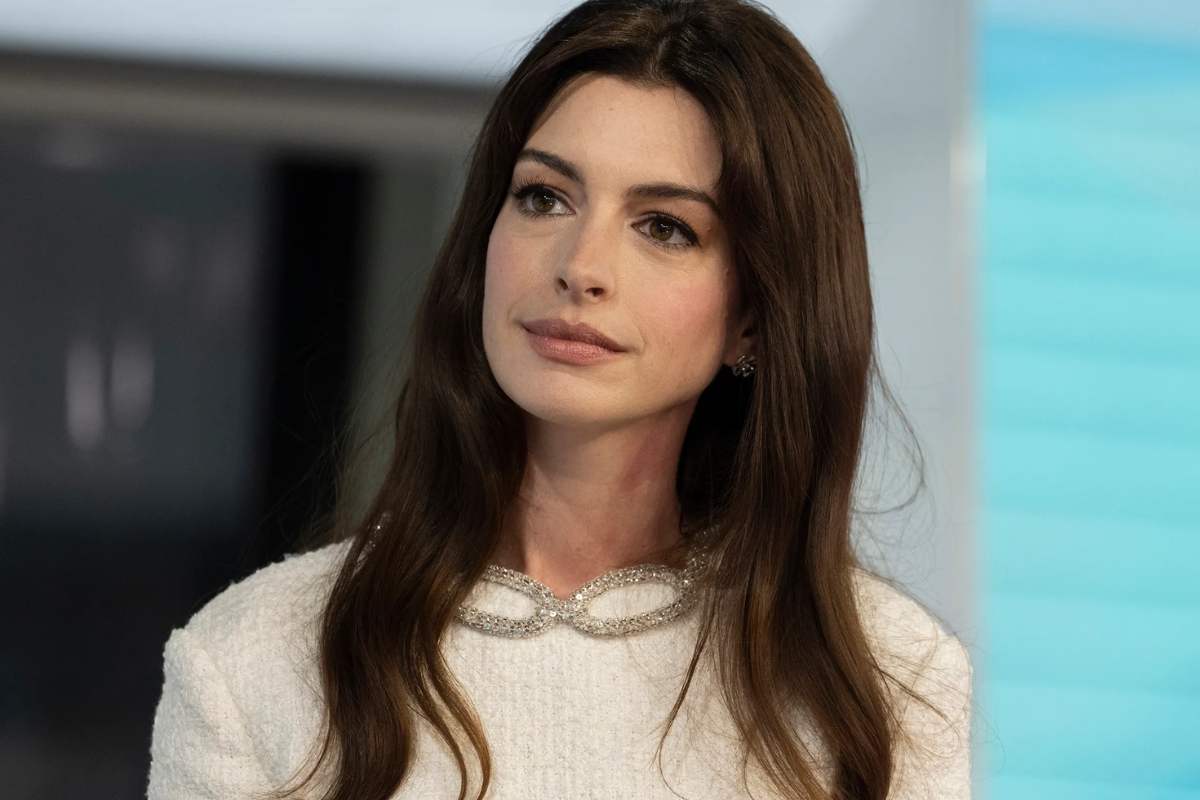 El impactante cambio de look de Anne Hathaway que la hace lucir irreconocible