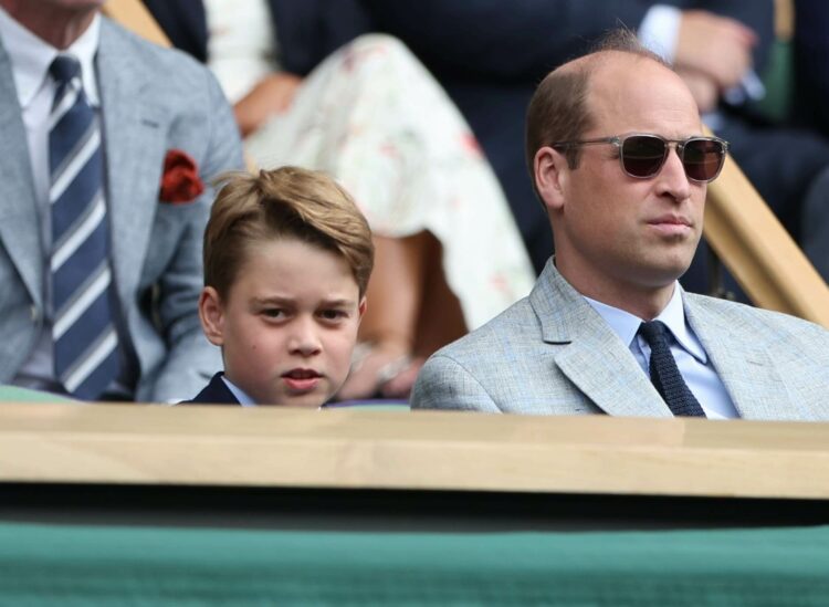 El príncipe William reaparece públicamente junto al príncipe George en un partido de fútbol