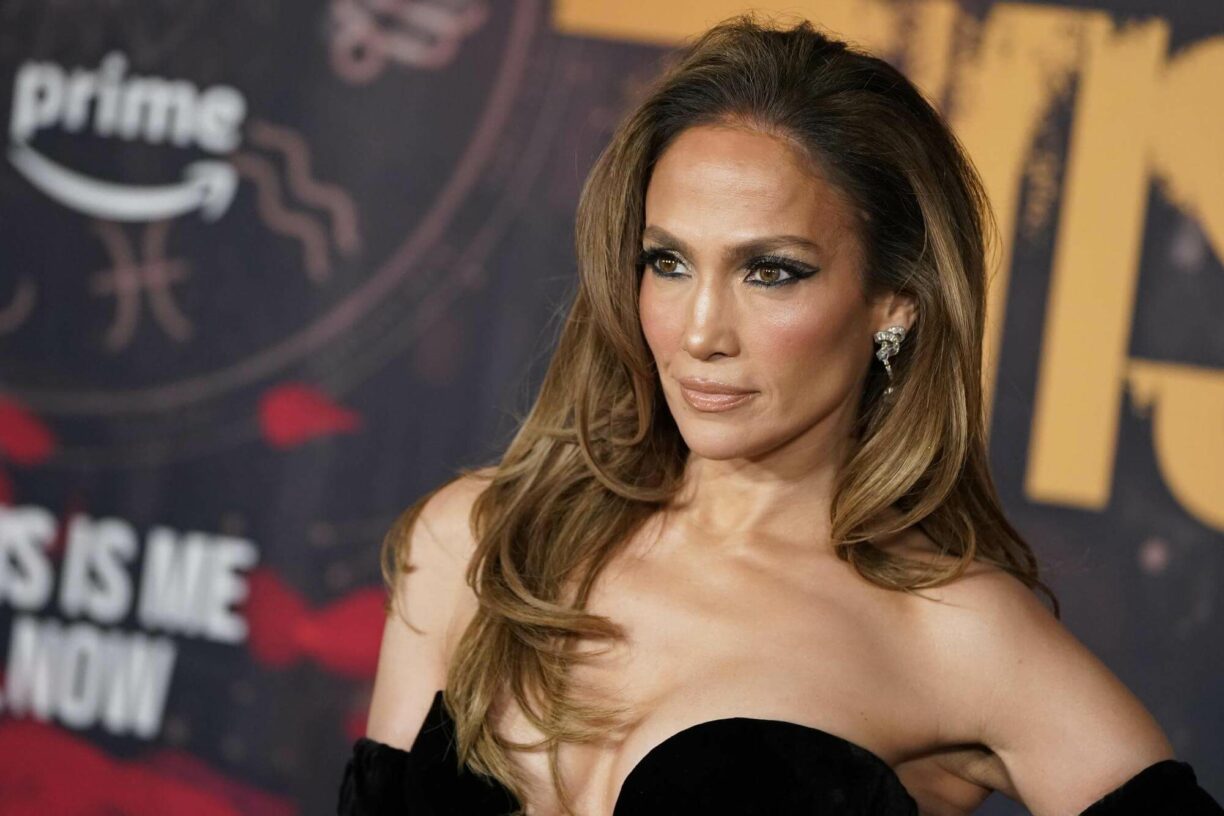 Jennifer Lopez estaría "destrozada" por el fracaso de su álbum 'This Is Me... Now'